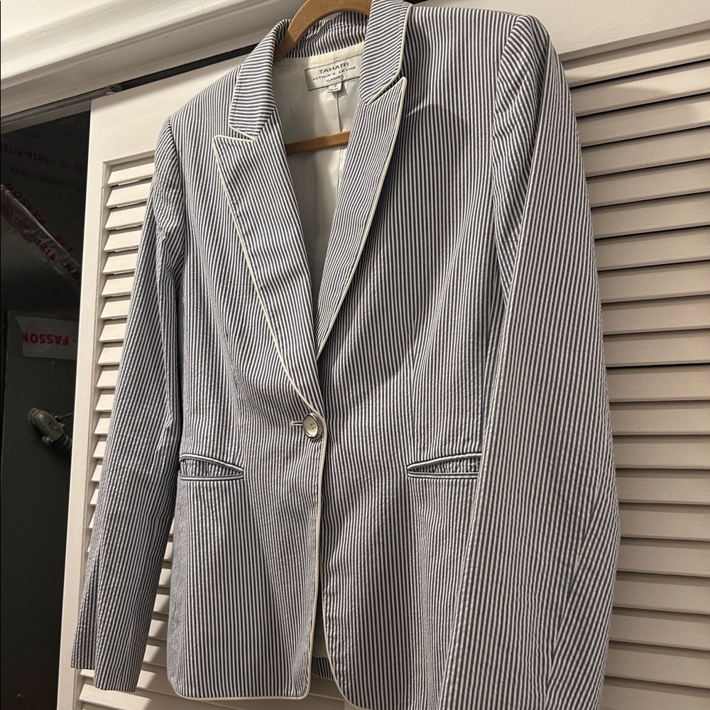 Tahari Classic blue and white striped seersucker blazer with two pockets.